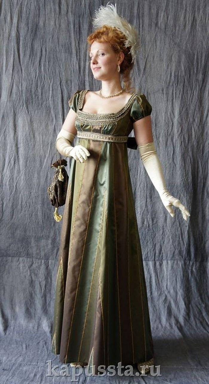Платье с бронзовой отделкой